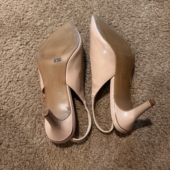 Jones New York Women's Nude Slingback Heels - Picture 3 of 3